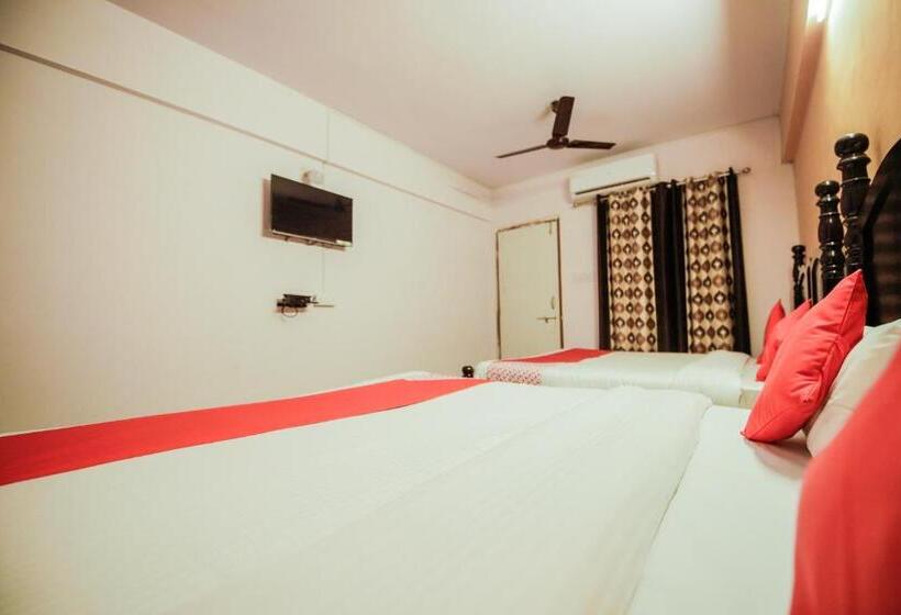 اتاق کلاسیک سه تخته, Oyo Hotel Karani Darshan