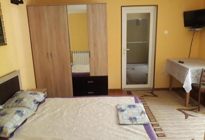 Quarto Estandar, Casa Papava