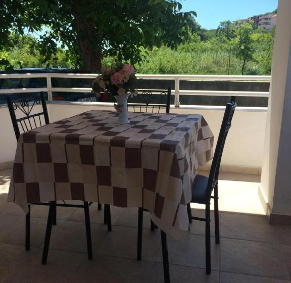 اتاق استاندارد چهار تخته, Guest House Green Garden