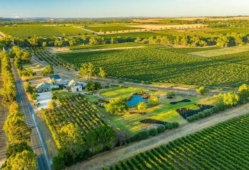 스위트 킹사이즈 침대, Pirathon Country Estate
