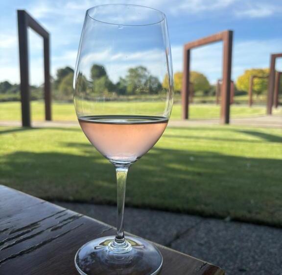 수피리어 스위트, Pirathon Country Estate