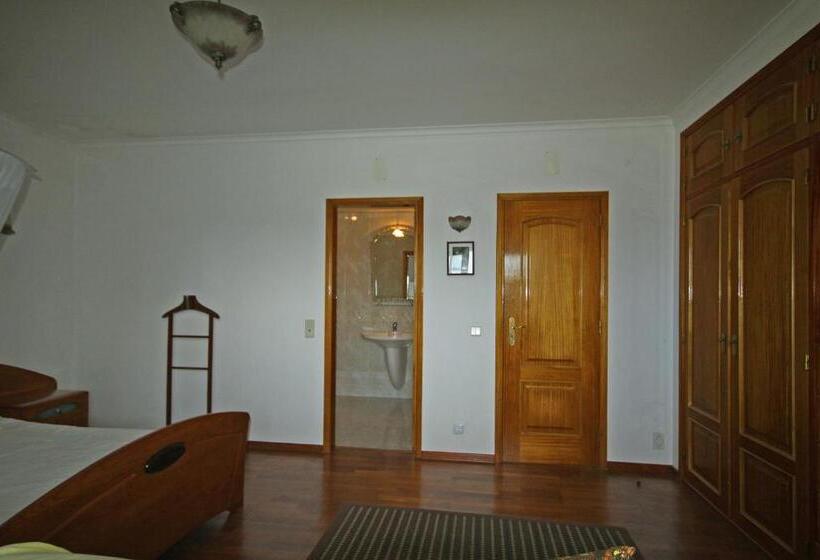 Quarto Quadruple Standart Vista Jardim, Quinta Beira Mar