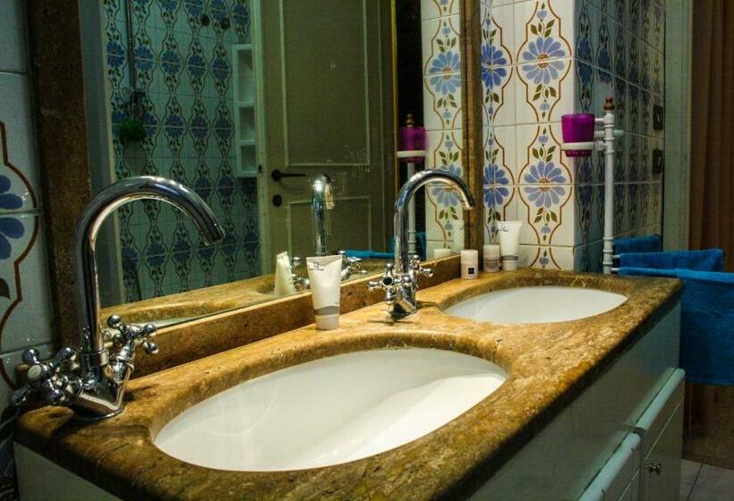 اتاق خانوادگی, 4 Season B&b Roma
