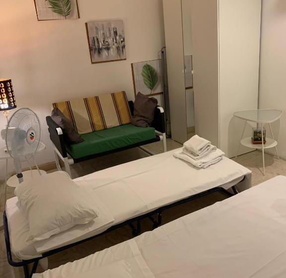 اتاق خانوادگی, 4 Season B&b Roma