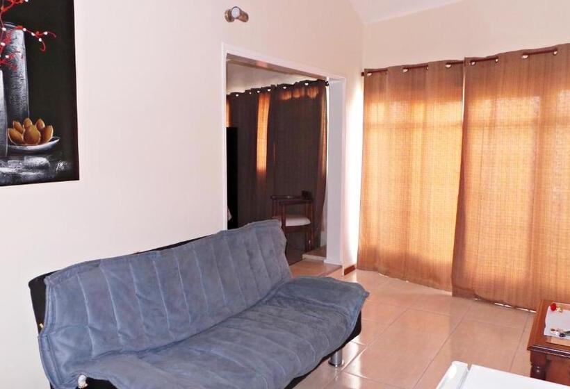 سوییت لوکس, Petit Rivera Hotel