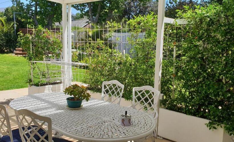 آپارتمان 1 خوابه با تراس, Constantia Cottages