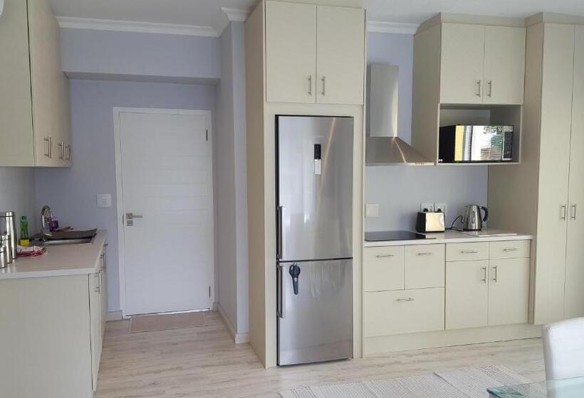 آپارتمان 1 خوابه با تراس, Constantia Cottages
