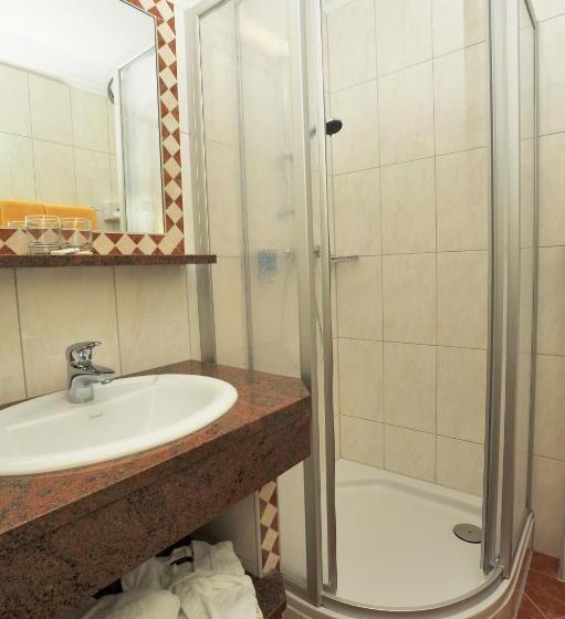 Classic room with balcony, Barbarahof Saalbach