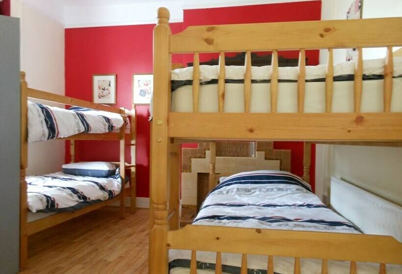 Кровать в Общей Комнате, Loughcrew Megalithic Centre   Hostel