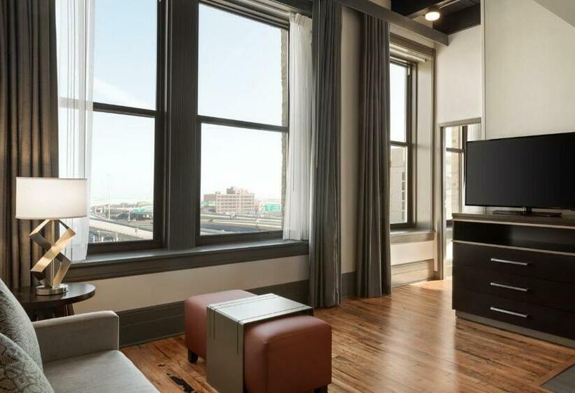 带大床的套房, Homewood Suites By Hilton Milwaukee Downtown