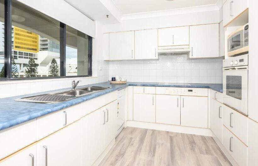 Апартаменты 2 Спальни, Victoria Square Apartments