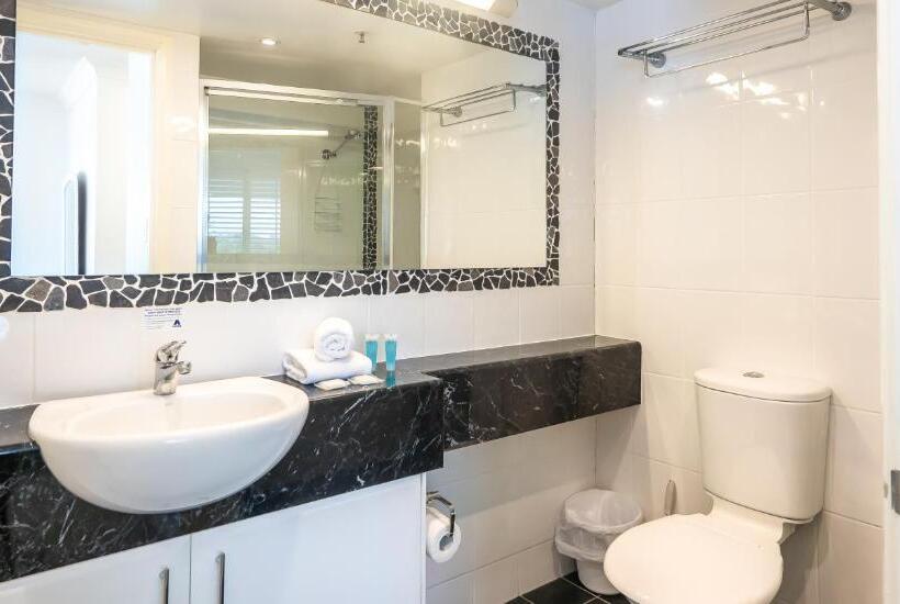 Апартаменты 2 Спальни, Victoria Square Apartments