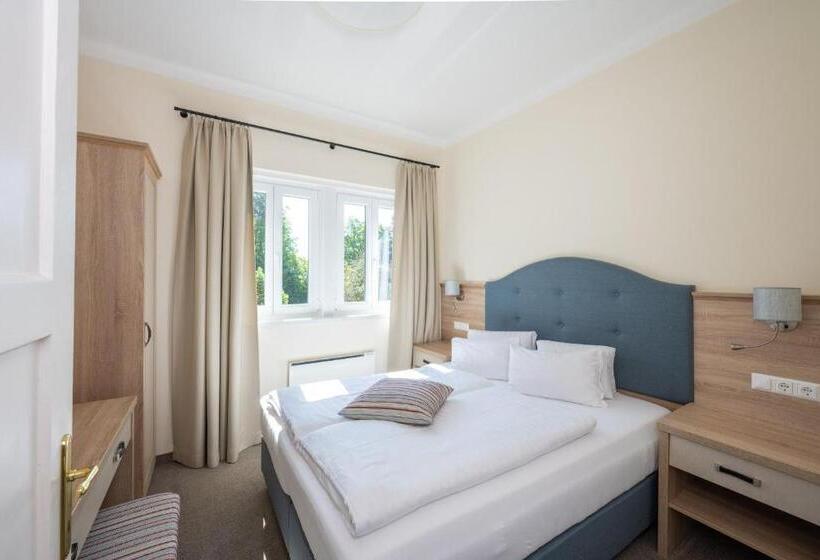 Superior room with lake view, Inselhotel Faakersee