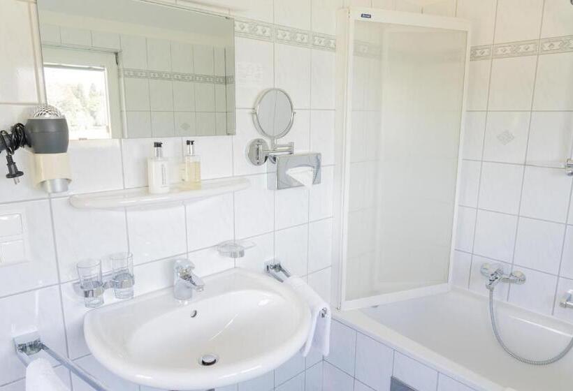 Superior room with lake view, Inselhotel Faakersee