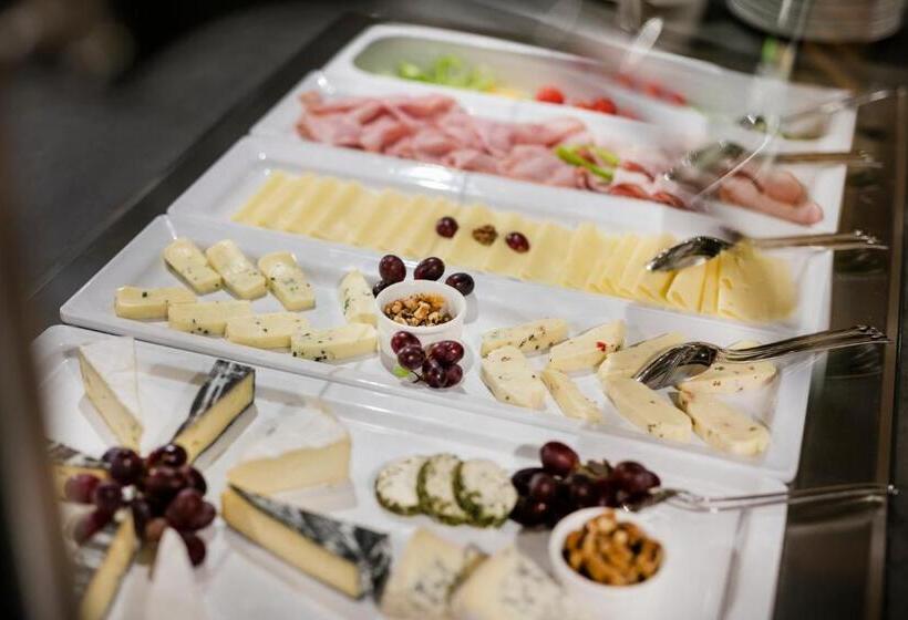 Пятиместный Стандартный Номер, Jufa Hotel Stubenbergsee