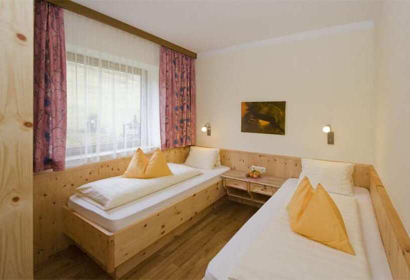 家庭间, Ski In Ski Out Hotel Unterellmau