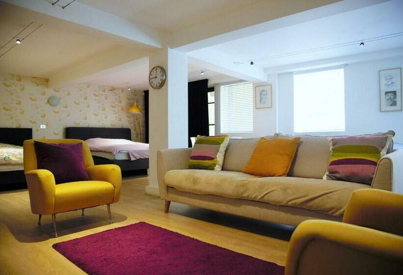 Escritório Estándar, B&b Tempelhof