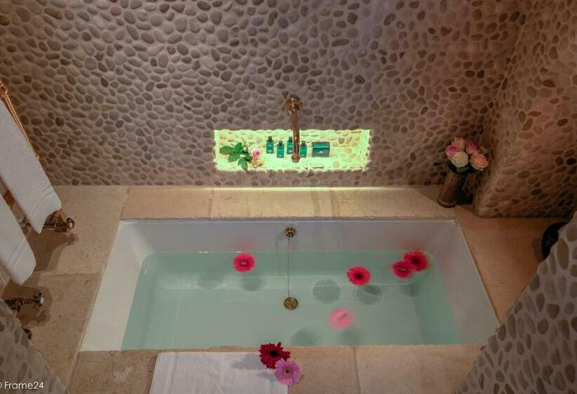 Полулюкс с Видом, Exclusive Suites The Secret Garden