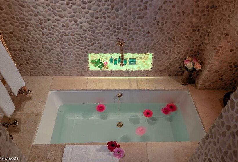 Полулюкс с Видом, Exclusive Suites The Secret Garden