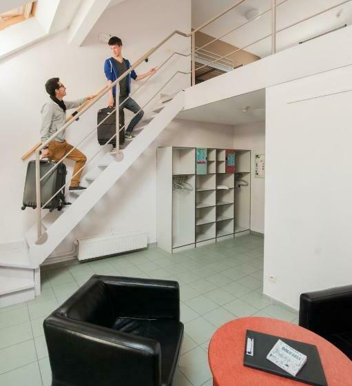 تختخواب در اتاق مشترک, Jacques Brel Youth Hostel