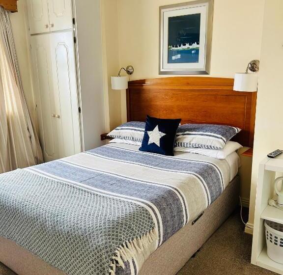 בית, 4 חדרי שינה, The Waterside B&b