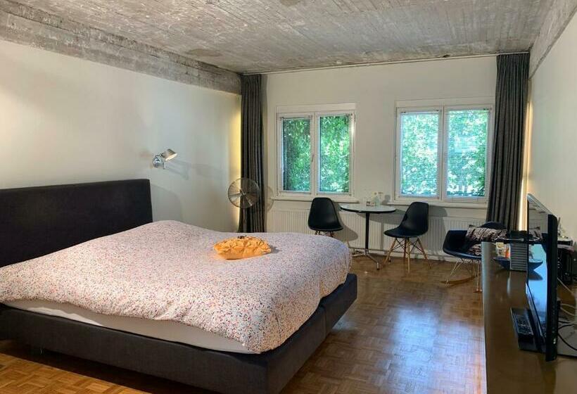 اتاق استاندارد, B&b Yellow Submarine