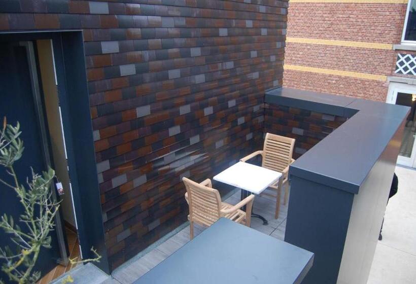 جناح جونيور, Art Of Dreams Deluxe 4 Stars