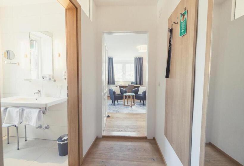 スタンダードトリプルルーム, Kendler