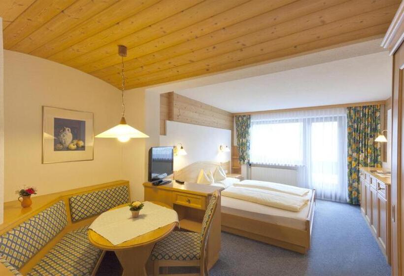 Classic room with balcony, Sporthotel Bachmann