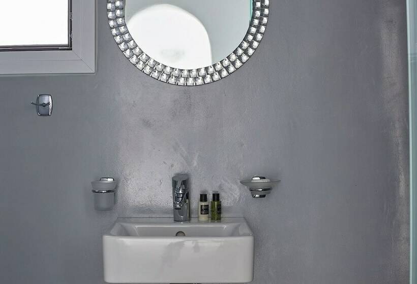 Studio Standard, Ayoba Santorini