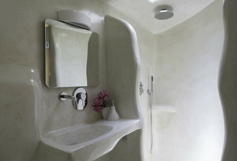 Studio Standard, Ayoba Santorini