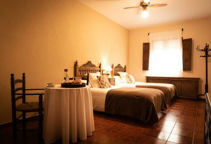 Семейный Номер Классика, Hospedium Hotel Val De Pinares