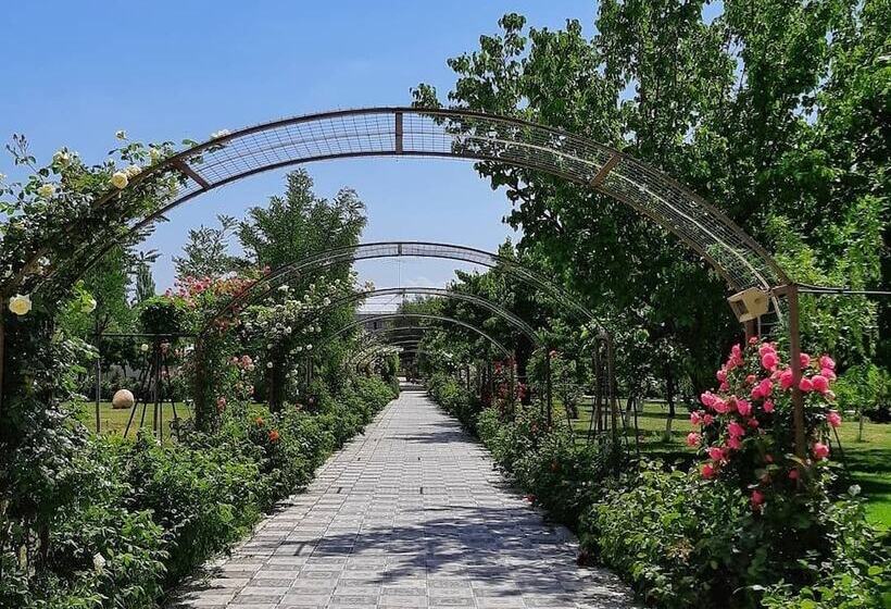 خانه 1 خوابه, Cross Resort