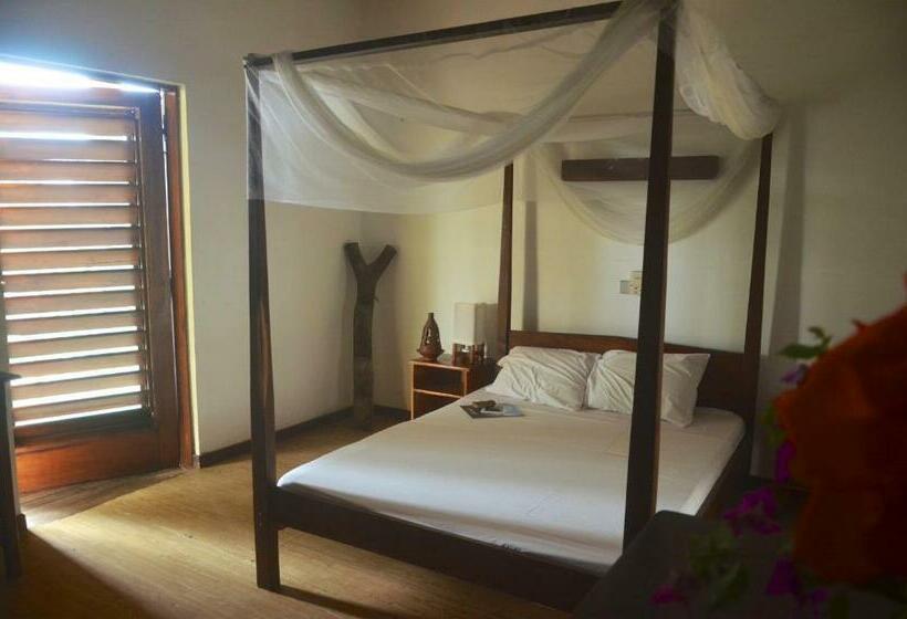 اتاق استاندارد با بالکن و چشم‌انداز دریا, Auberge De Grand Popo