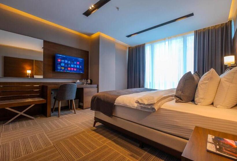基本间, B İstanbul