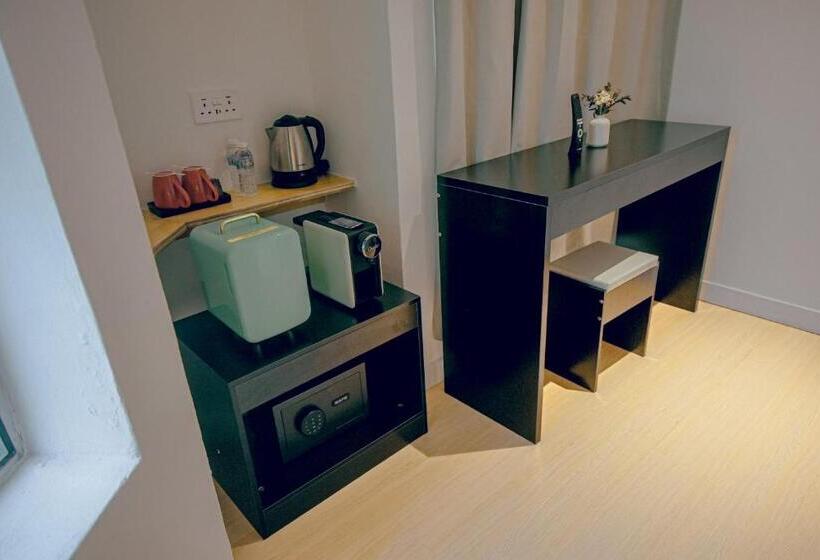 اتاق لوکس, Double H Boutique