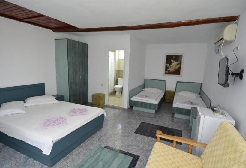 اتاق استاندارد چهار تخته, Vila Rara