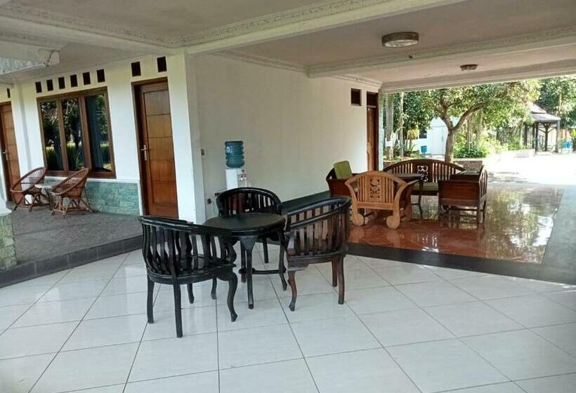 Номер Deluxe, Aries Biru Resort