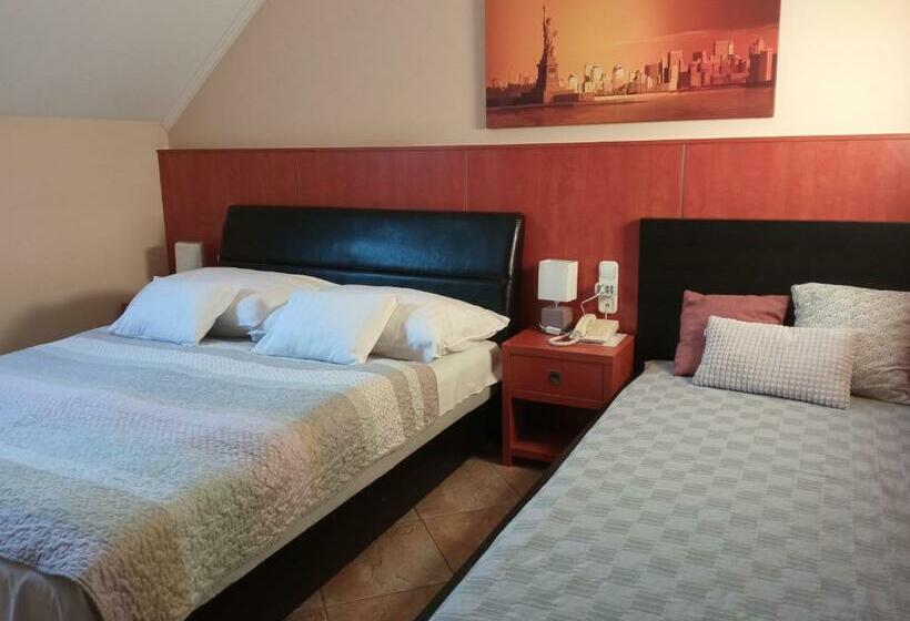 Номер Стандарт Трехместный, Club Haus 502 Kalocsa