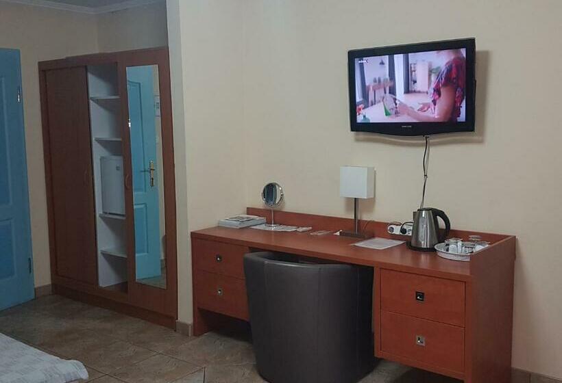 Номер Стандарт Трехместный, Club Haus 502 Kalocsa