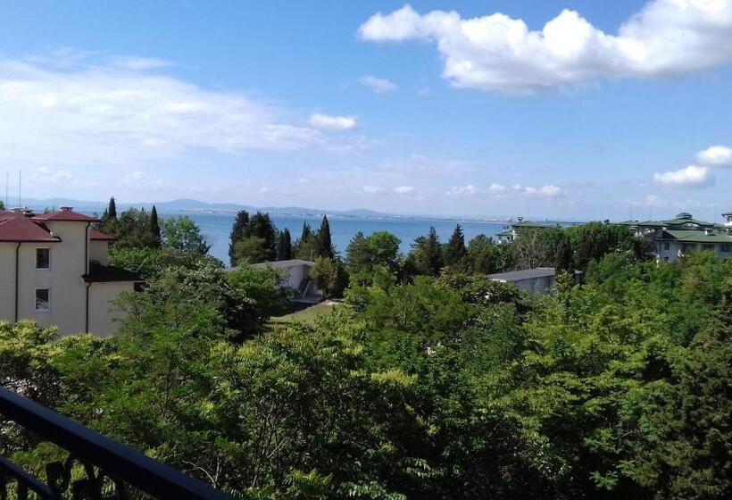 Студия Стандарт Вид на Море, Family нouse  нotel Asai