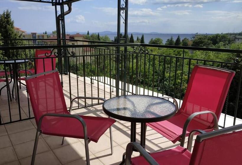 Номер Deluxe Вид на Море, Family нouse  нotel Asai
