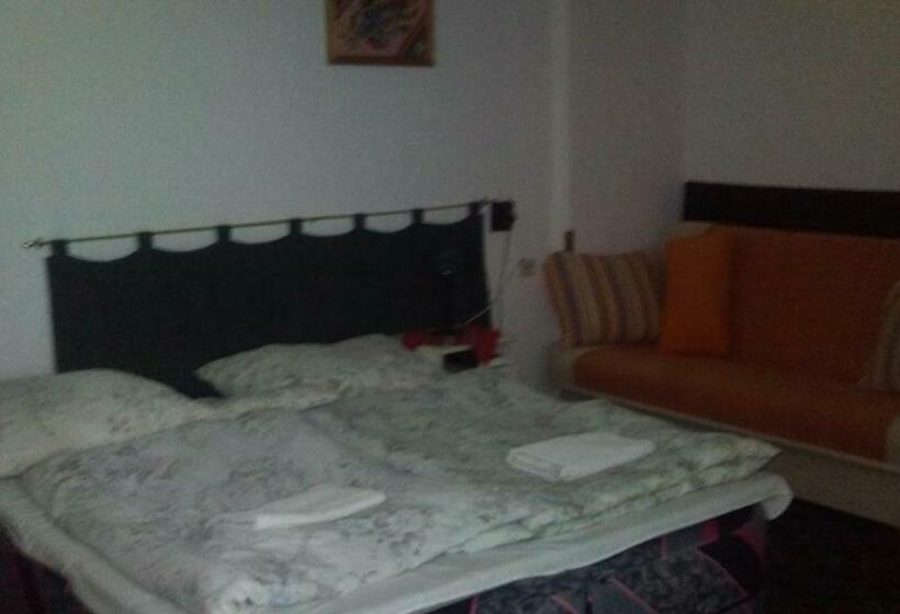 غرفة قياسية رباعية, Lillafüred Kapuja