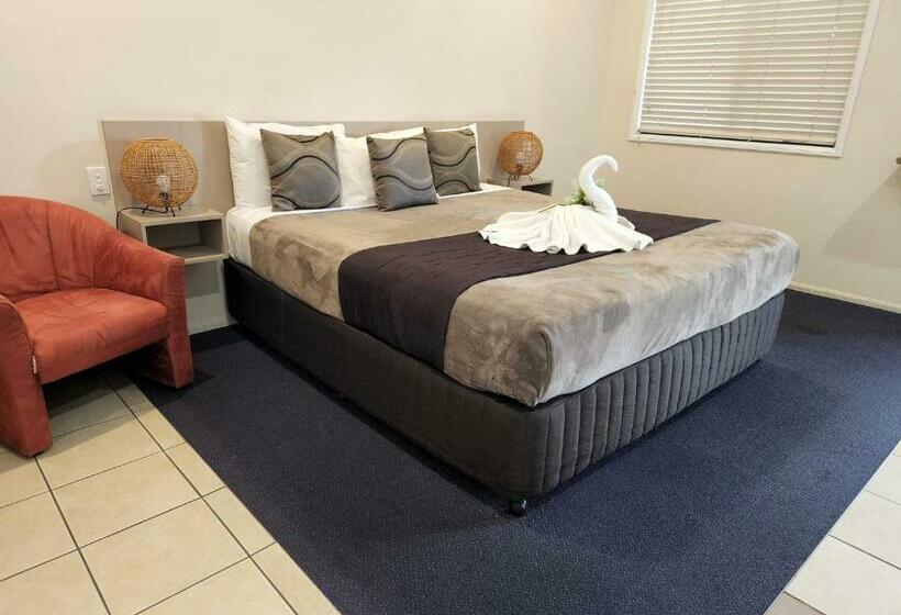 キングサイズベッドのスタンダードルーム, Charters Towers Motel