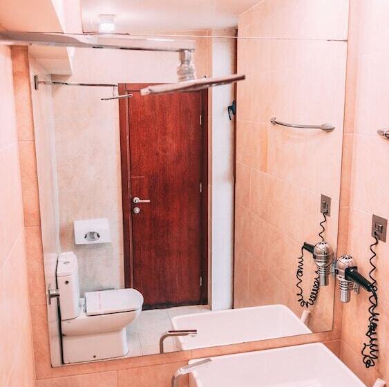 Quarto Estandar Primeiro Andar, Design Hotel Logatero