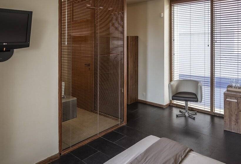 Quarto Estandar Primeiro Andar, Design Hotel Logatero