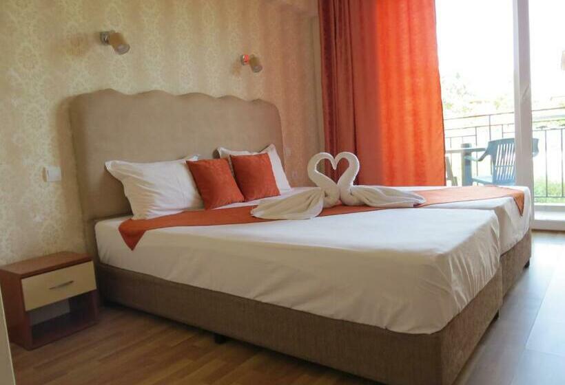 Номер Стандарт с Балконом, Family Hotel Dayana Beach