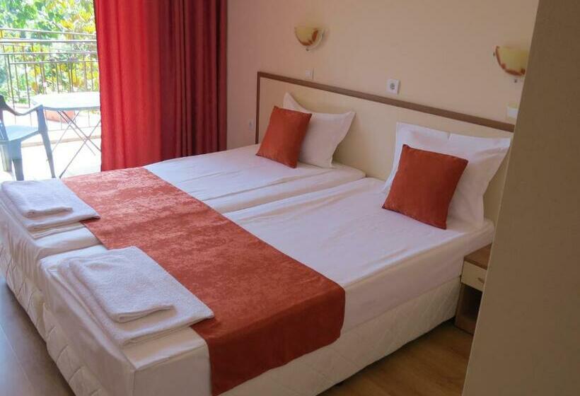 Номер Стандарт с Балконом, Family Hotel Dayana Beach