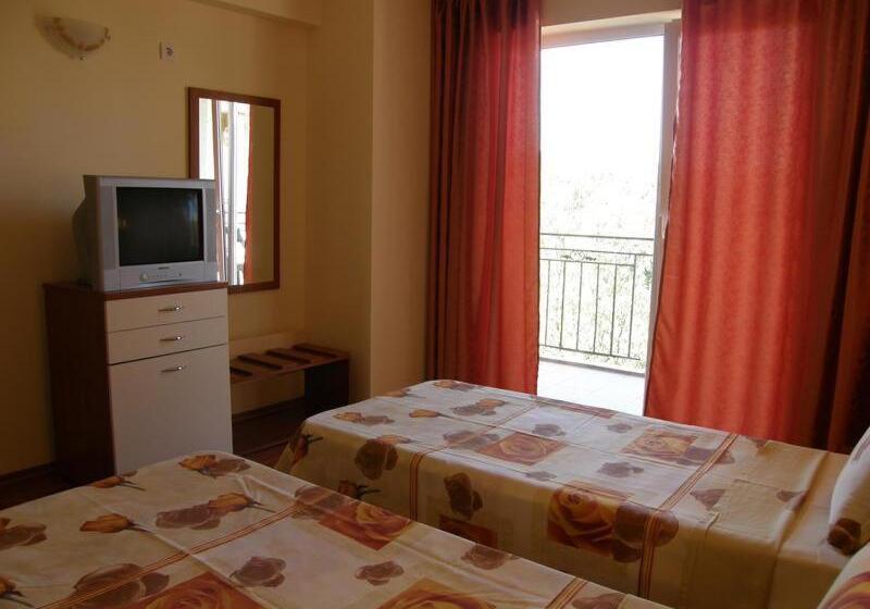Номер Стандарт с Балконом, Family Hotel Dayana Beach
