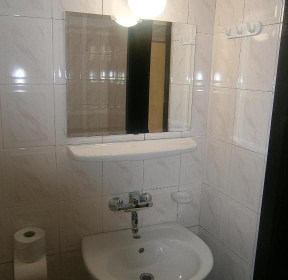 Quarto Estandar, Ariana